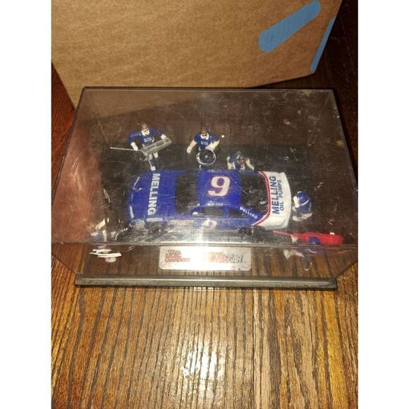Vintage 1992 Racing Champions Bill Elliott #9 Melling 1:24 Car and Pit Crew - Picture 10 of 11